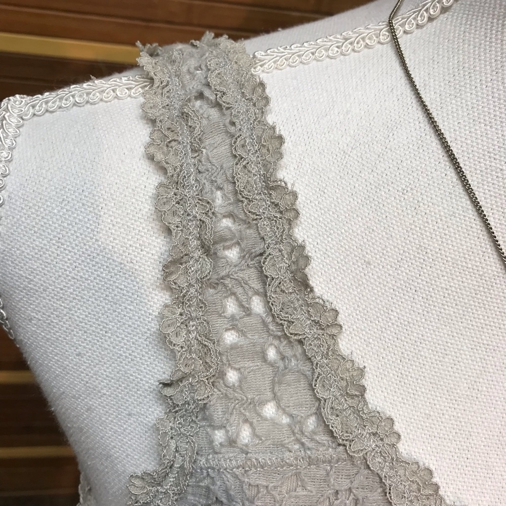Hollister Floral Gray Lace Tank XS - Picture 4 of 8